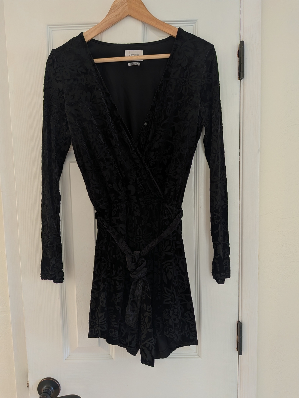 Saylor Women's Black Velvety Floral Print Long Sleeve Romper Size XS